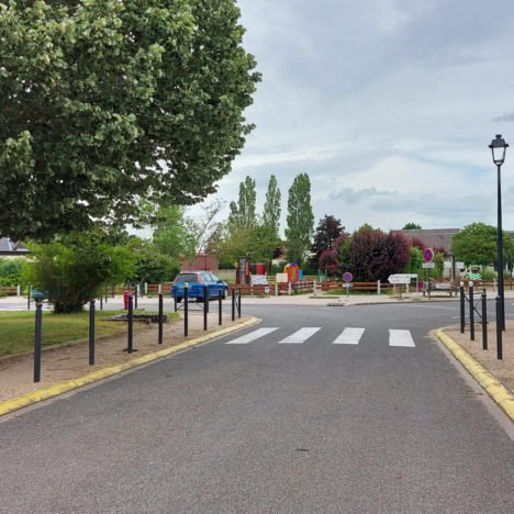 Place de la Mairie et Ecole Maternelle